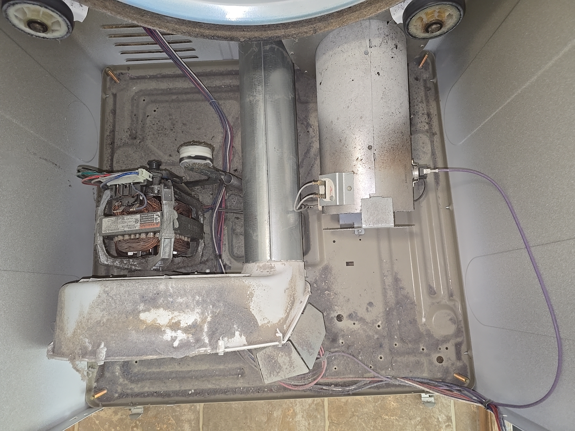 Dryer cabinet, before cleaning